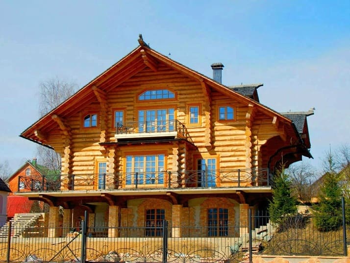 Дома из рубленного бревна в русском стиле